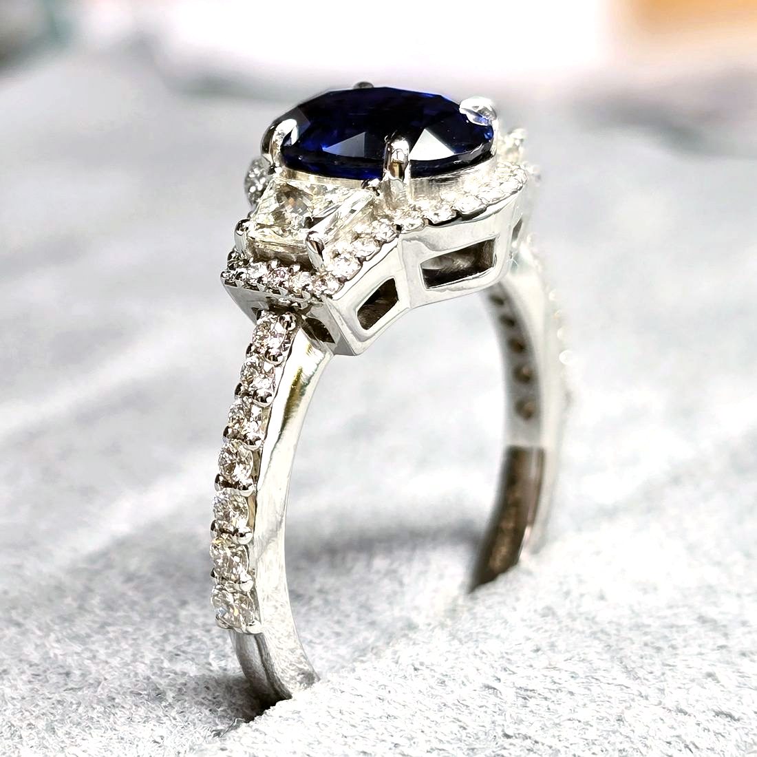 Royal Blue Ceylon Sapphire Ring, 2.05 ct