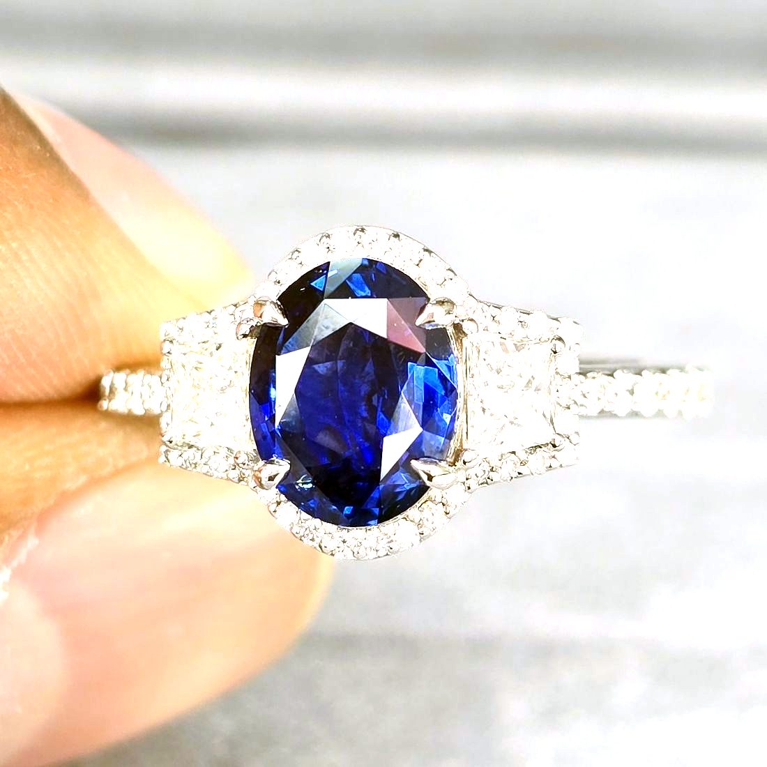 Royal Blue Ceylon Sapphire Ring, 2.05 ct — view 2
