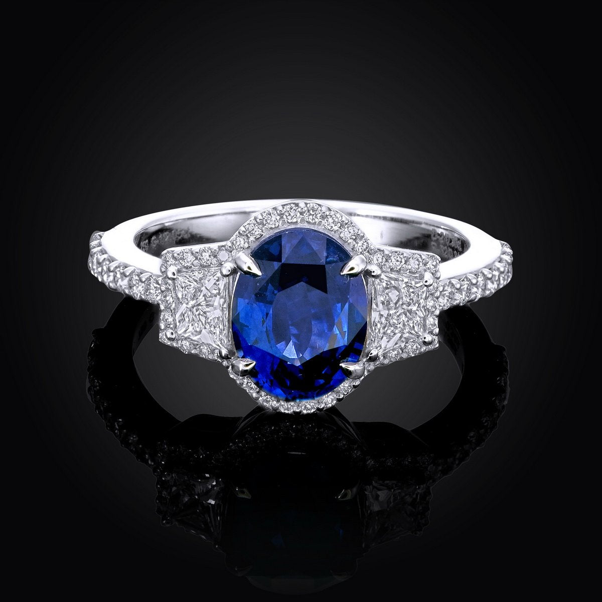 Royal Blue Ceylon Sapphire Ring, 2.05 ct in 18K white gold — view 4